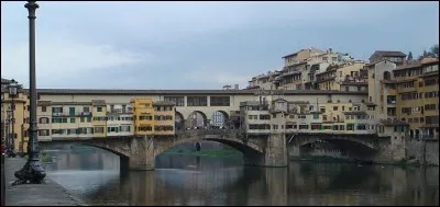 Dans quelle ville, le Ponte Vecchio (1345) est-il sis ?