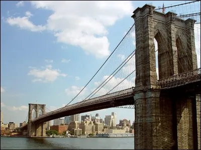 Dans quelle ville, le pont de Brooklyn (1883) est-il sis ?
