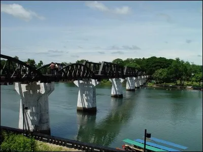 Dans quelle ville de Thaïlande, le pont de la rivière Kwai (1943) est-il sis ?
