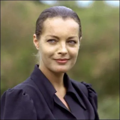 Cette actrice bien célèbre du cinéma français des années 60/70 est  Schneider :