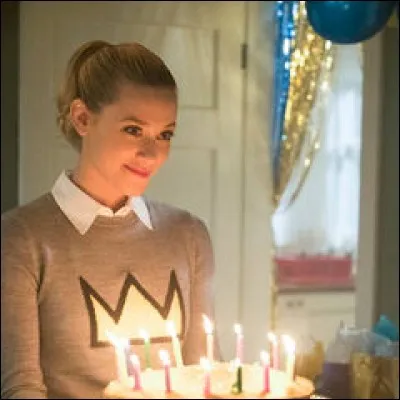 Qui est normalement invité à la fête d'anniversaire de Jughead ?