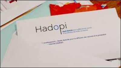 En quelle année est adoptée la loi Hadopi ?