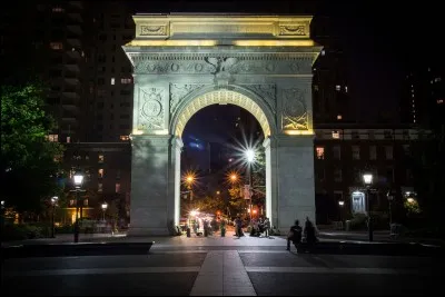 Dans quelle ville, l'arc du parc Washington (1892) est-il &eacute;difi&eacute; ?