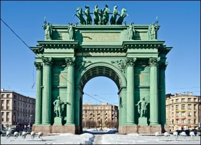 Dans quelle ville, l'arc de triomphe de Narva (1894) est-il &eacute;difi&eacute; ?