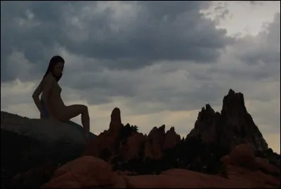 Première déesse représentant la matière primordiale, la terre sauvage et aride. Qui est-elle ?