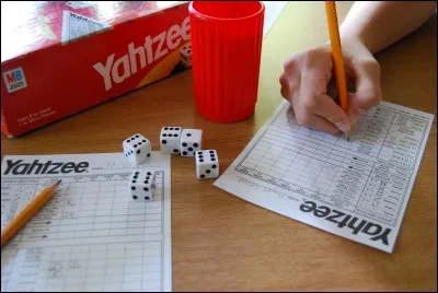 Au Yahtzee, combien de points obtenez-vous pour un Yahtzee, lorsque celui-ci n'est pas votre premier ?