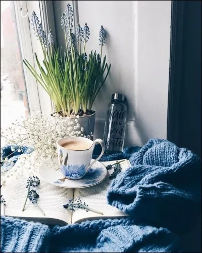 Dans l'un de ses plus célèbres poèmes, il fait état d'un enfant sans couleur, sans regard et sans voix, abandonné de tous excepté de sa mère :