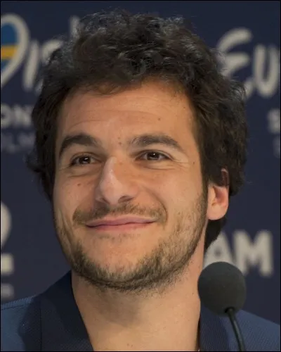 Quel est le nom de ce chanteur ?