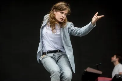 Comment s'appelle cette chanteuse ,