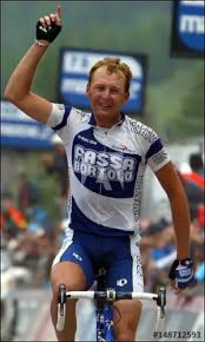 Champion d'Italie du contre-la-montre en 2002 ; 
il a remporté une étape sur le Tour et 2 étapes sur le Giro ; 
il a été exclu du Tour de France pour dopage en 2005.
Il s'agit de Dario...