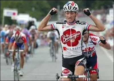 Originaire de Montauban ; 
il a été champion de France sur route en 2001 et 2003 ; 
il a participé 13 fois au Tour de France et remporté une étape en 1997.
Il s'appelle Didier...