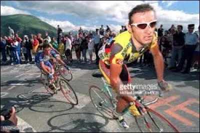 Coureur cycliste italien ; professionnel de 1987 à 1997 ; 
il a pris part à trois éditions du Tour de France.
Il s'appelle Marco...