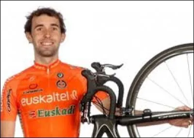 Il est Espagnol ; professionnel de 2001 à 2009 ; 
il a participé 5 fois au Tour de France ; 
il a été déclaré positif à l'EPO en 2009.
Il s'agit d'Iñigo...