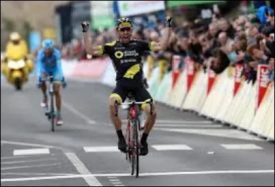 Cycliste français ; professionnel depuis 2006 ;
il court pour l'équipe Total Direct Énergie ; 
il a participé 3 fois au Tour de France.
Il s'appelle Jonathan...