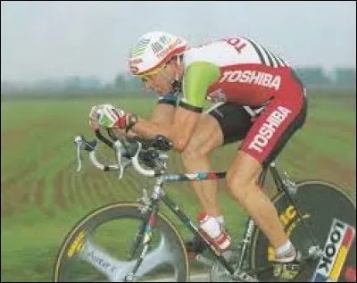 Il est né à Toul ; professionnel de 1989 à 1997 ;
il a participé 5 fois au Tour de France.
Il s'agit de Pascal...