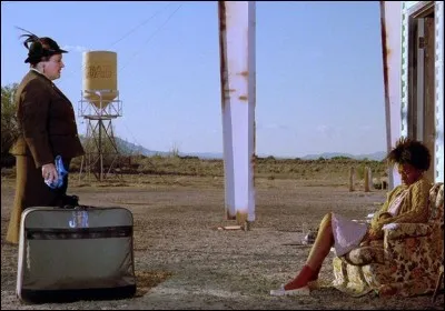 Quel est le titre du film dans lequel une touriste allemande, de la ville de Munich, quitte son mari et échoue en plein désert ?