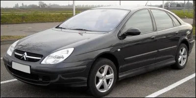 Quel est le nom de cette berline de 2001 ?