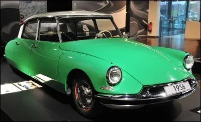 Quel est le nom cette berline révolutionnaire de 1956 ?