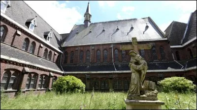 Pour pouvoir mettre la table, vous aurez besoin de changer une lettre à cette illustration : laquelle ?