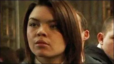 De quelle maison font partie cette fille et son gros nez ?