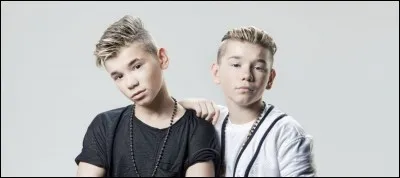 Sur la photo, qui est à droite et qui est à gauche ?