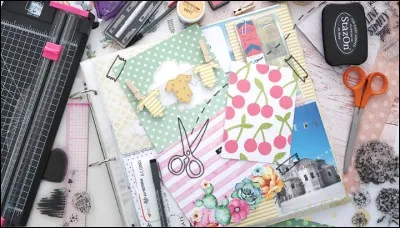 Quelles sont les deux choses qu'on utilise pour faire du scrapbooking ?