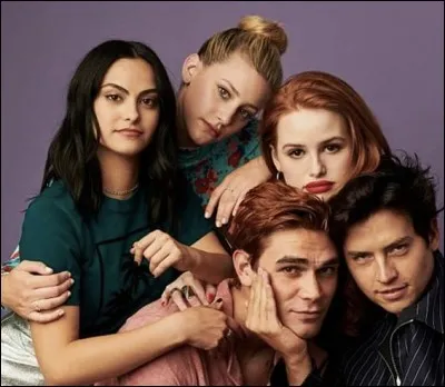 Quelle est la couleur de la cagoule (le tueur) dans la saison 2 ?