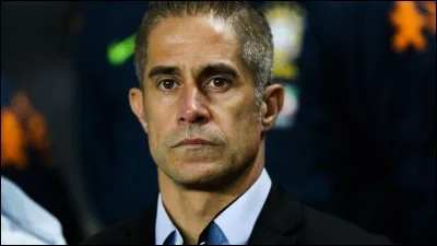 Comment s'appelle le nouveau coach de l'OL ?