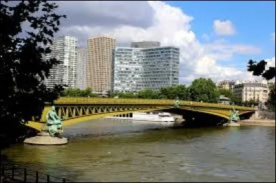 "Le Pont mirabeau" est un poème de Paul Verlaine.