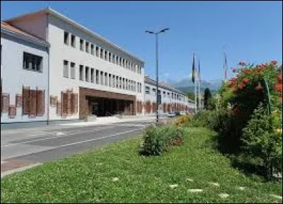 Nous sommes en Auvergne-Rhône-Alpes, à Saint-Martin-d'Hères. Ville de la métropole Grenobloise, elle se situe dans le département ...