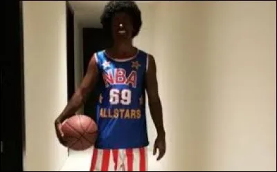 Quel footballeur a récemment fait un bad buzz en se déguisant en Harlem Globe Trotter ?