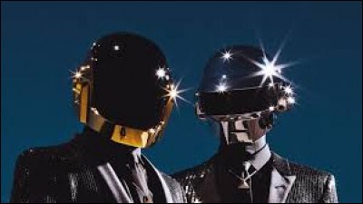 Vous vous êtes toujours demandé à quoi ressemblaient les Daft Punk !
Quelle photo les représente sans leurs casques ?