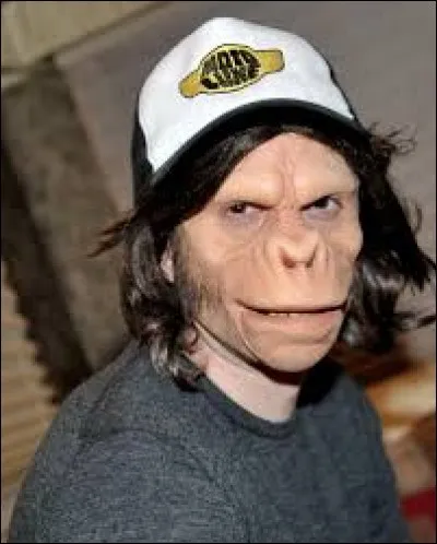 Qui se cache derrière le faciès simiesque du compositeur electropop Kid Noize ?
