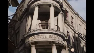 Quel est le numéro du coffre fort d'Harry dans lequel est entassé tout son or à Gringotts ?