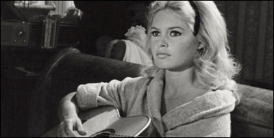 En 1973, elle chante "Tu es le soleil de ma vie" en duo avec Gilbert Bécaud.