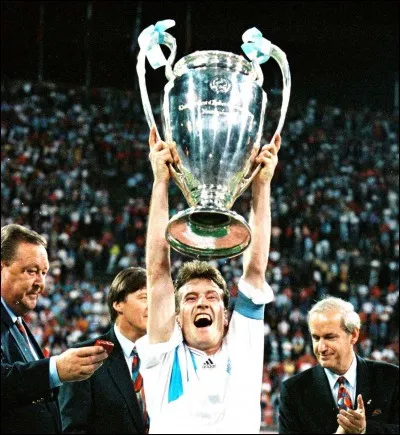 Qui a marqué le but de la victoire lors de la finale de la Ligue des champions en 1993 entre l'OM et l'AC Milan ?