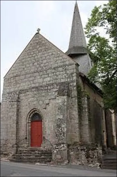 Vous avez sur cette image l'église Saint-Martin de Nouhant. Commune de Nouvelle-Aquitaine, elle se situe dans le département ...