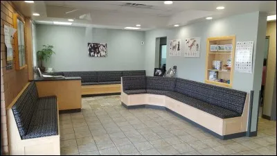 Elles vous font patienter dans la salle d'attente. Combien de fauteuil voyez-vous ?