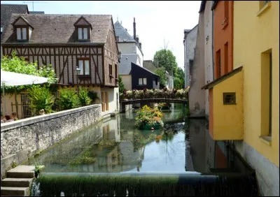 Dans quel département est située la ville de Montargis ?