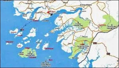Comment s'appelle l'archipel situé au large de la Guinée-Bissau ?