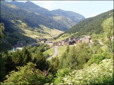 Quelle est ou quelles sont la ou les langue(s) officielle(s) de la Principauté d'Andorre ?
