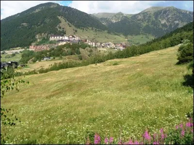 Quelle station de ski andorrane doit sa renommée au fait qu'elle accueille chaque année, à la mi-mars, la dernière manche de la coupe du monde de ski alpin ?