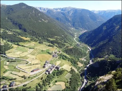 Pour rejoindre la France directement au départ d'Andorre par la route, quel col devrez-vous inévitablement franchir ?