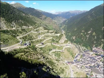 Parmi ces propositions, que ne possède pas la Principauté d'Andorre ?