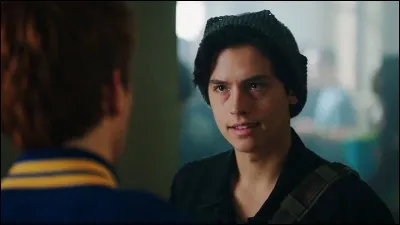 Avec qui Jughead Jones est-il en couple ?