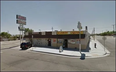 Quel t-shirt de groupe célèbre porte Carol Denvers dans ses souvenirs au Pancho's Bar ?