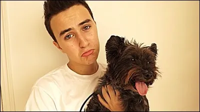 Comment s'appelle le chien de HugoPosay ?