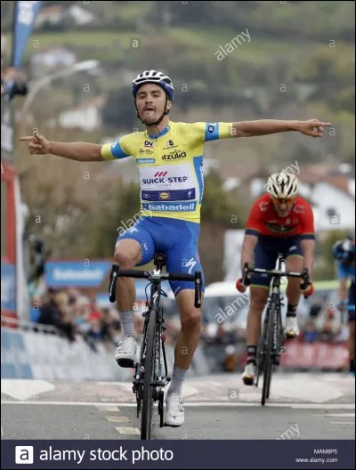 Quel est le prénom de son jeune frère, né le 17 août 1995 ?