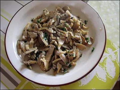 Saurez-vous trouver ces champignons sautés à l'ail et persil ?