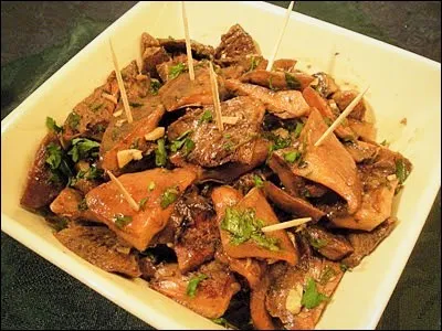 Mais avant de manger, l'apéro oblige quelques "tapas". Quels champignons marinés au vinaigre et à l'huile, allez-vous servir ?